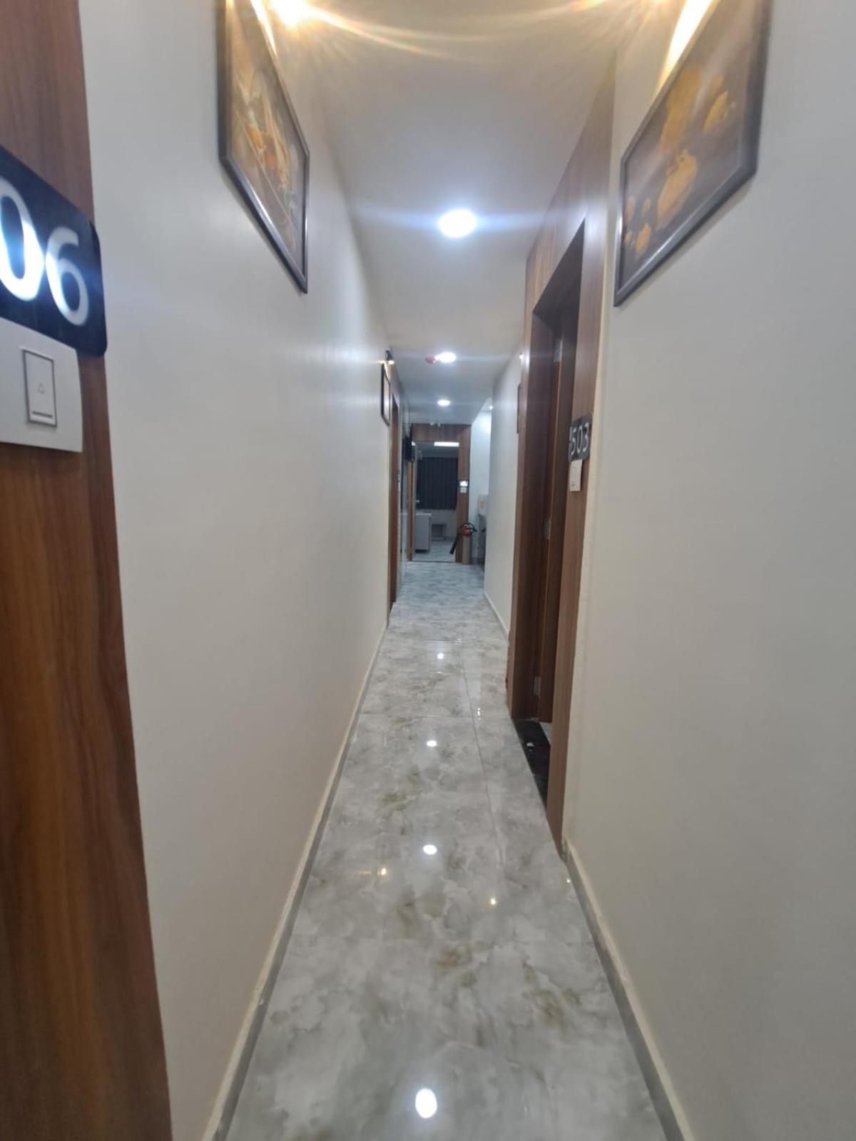 Hotel Akash Ahmedabad Exteriör bild