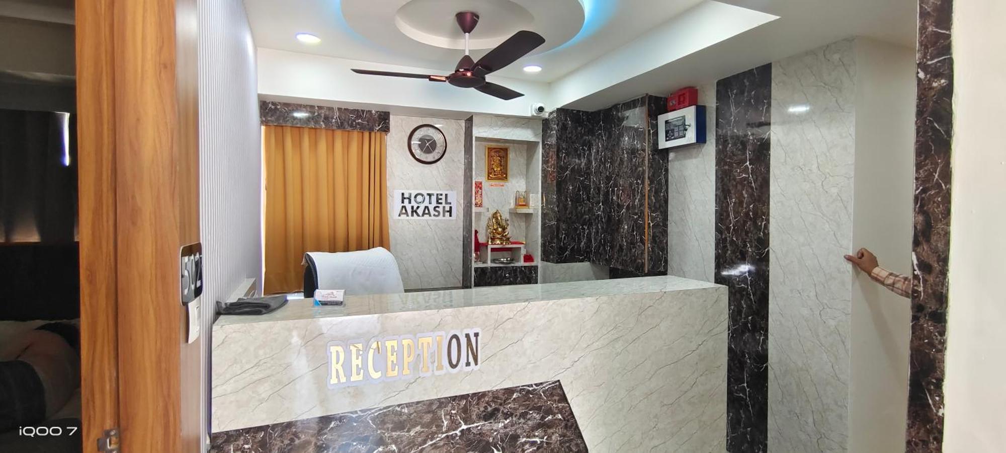Hotel Akash Ahmedabad Exteriör bild