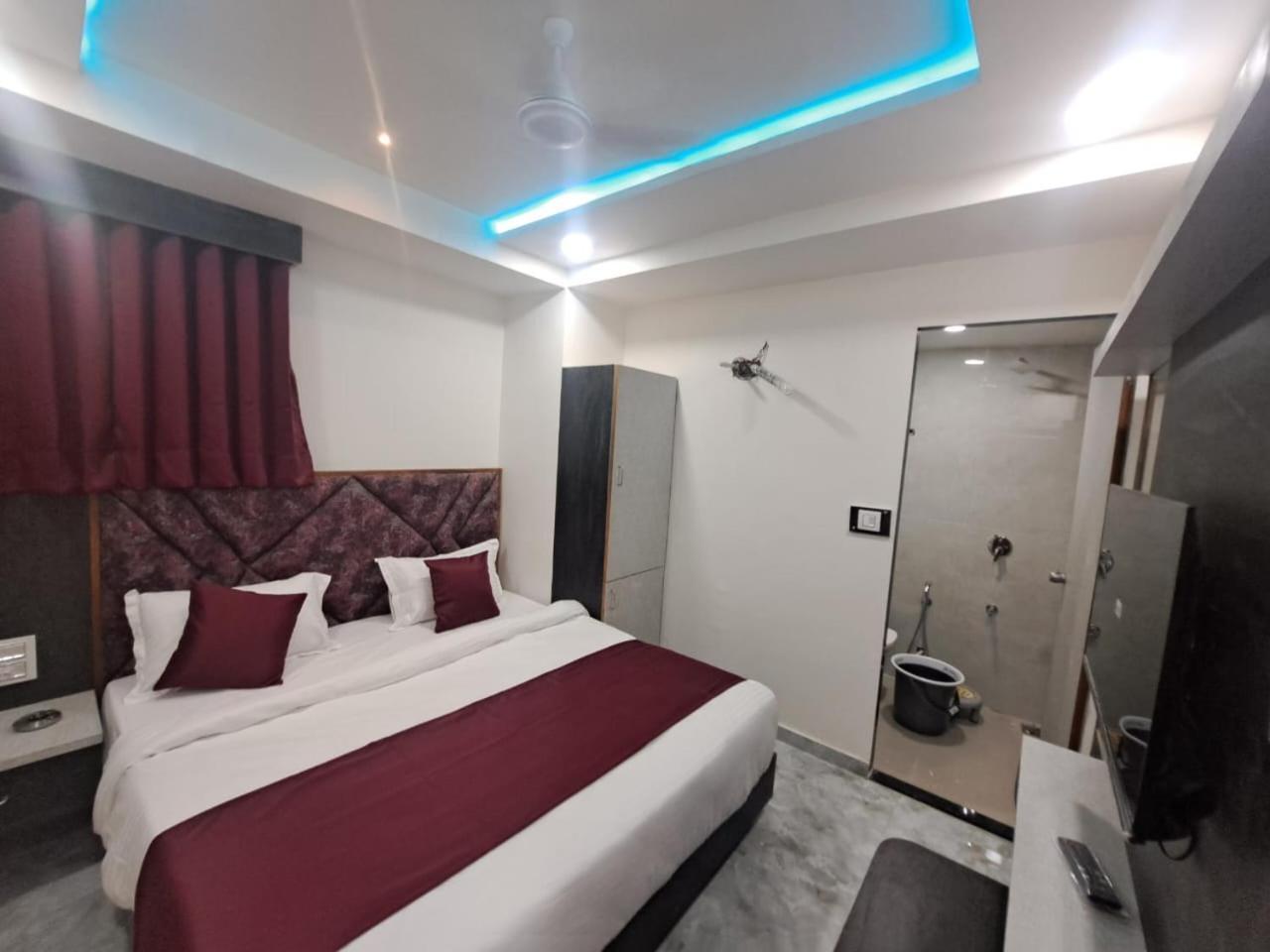 Hotel Akash Ahmedabad Exteriör bild